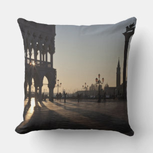 Sonnenaufgang auf Plaza San Marco Kissen