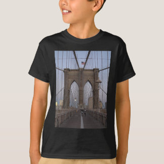 Sonnenaufgang der Brooklyn-Brücken-NYC auf T-Shirt
