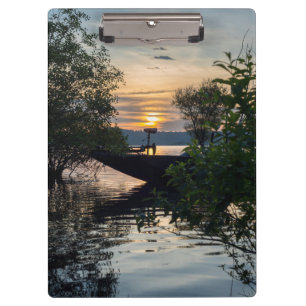 Sonnenaufgang des Fischereibootes Klemmbrett