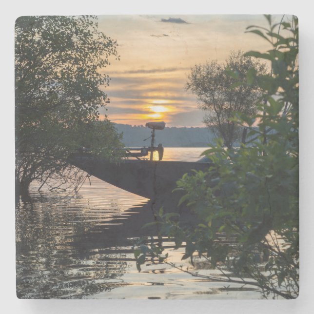 Sonnenaufgang des Fischereibootes Steinuntersetzer (Vorderseite)