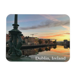 Sonnenaufgang entlang des Flusses Liffey in Dublin Magnet