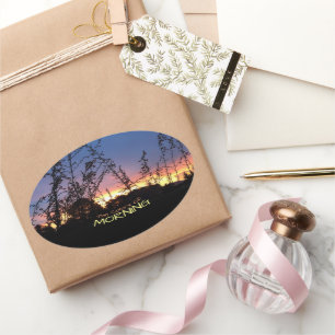 Sonnenaufgang erwärmt das Horizont-Foto individuel Ovaler Aufkleber