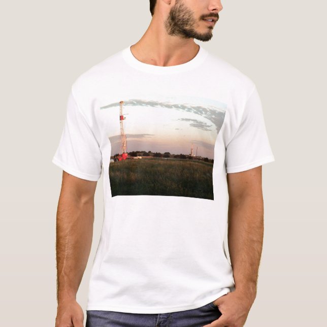 Sonnenaufgang im Öl-Flecken T-Shirt (Vorderseite)