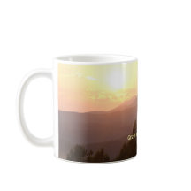 Sonnenaufgang in den großen, rauchigen Bergen, Tas