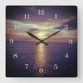 Sonnenaufgang mit schönem Blick auf den Ozean Quadratische Wanduhr
