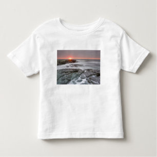 Sonnenaufgang nahe Brenton Point Staat Park am Mee Kleinkind T-shirt
