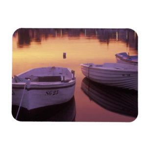 Sonnenaufgang über dem Hafen von Stari Grad mit Fi Magnet