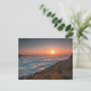 Sonnenaufgang über dem Meer der Wolken Postkarte