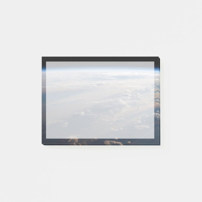 Sonnenaufgang über dem philippinischen Meer mit la Post-it Klebezettel (Vorderseite)