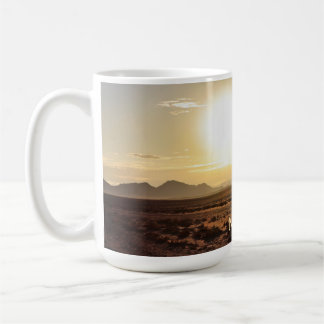 Sonnenaufgang über der Wüstenlandschaft Namib Kaffeetasse