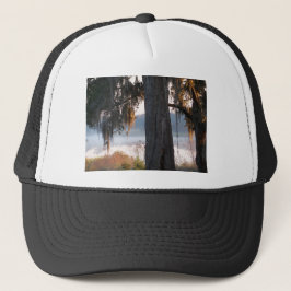 Sonnenaufgang über einem kleinen See im Süden Truckerkappe