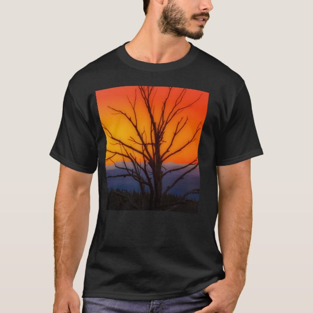 Sonnenaufgang über Yellowstone Nationalpark T-Shirt (Vorderseite)
