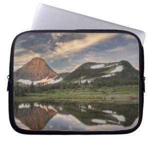 Sonnenaufgang und Spiegelung, Glacier-Nationalpark Laptopschutzhülle