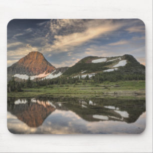 Sonnenaufgang und Spiegelung, Glacier-Nationalpark Mousepad