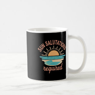 Sonnenbegrüßungen erforderlich Strand-Yoga-Sonnena Kaffeetasse