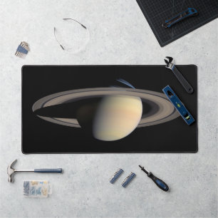 Sonnenbeschienener Saturn Gasriesenplanet von Cass Schreibtischunterlage