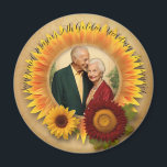 Sonnenblume 50. Goldenes Hochzeitstag Magnet<br><div class="desc">Mit den großen Erinnerungen der letzten 50 Jahre präsentieren wir stolz das "Goldene Jahre: Sonnenblume 50. Goldene Hochzeitsmagnet". Die Sonnenblume symbolisiert Widerstandskraft und Loyalität und verkörpert die Reise, die Sie gemeinsam mit Ihrem Partner unternommen haben. Dieser Magnet strahlt mit einer goldenen Farbe, zeigt Ihre tiefe Zuneigung und die gepflegte Liebe...</div>