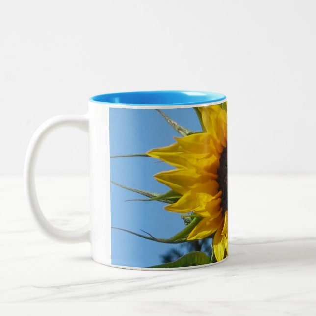 Sonnenblume - hellblaue Zwei-Ton Tasse (Links)