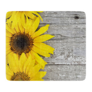 Sonnenblumen auf einem Tisch Schneidebrett