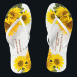 Sonnenblumen auf rustikaler hölzerner Hochzeit Flip Flops<br><div class="desc">Diese Hochzeit drehen schöne Sonnenblumen der Reinfalleigenschaften auf einem rustikalen weißen hölzernen Hintergrund um. Dieser Entwurf ist modisch dennoch elegant. Er hat ein warmes Gefühl, das für Sommer oder Fall perfekt ist. Dieses drehen Reinfälle sind ideal für ein Ereignis mit Sonnenblumen oder einem Herbstthema um. Der rustikale hölzerne Hintergrund addiert...</div>