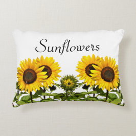 Sonnenblumen auf weißem, blumengeschmücktem Kissen