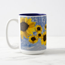 Sonnenblumen blasen über einen blauen Himmel mit W