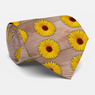 Sonnenblumen Marigold auf rustikalen Holzplatten Krawatte