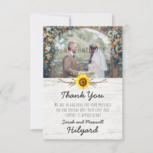 Sonnenblumen- & Rustikale Holzfarm-Hochzeit Danke