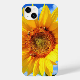 Sonnenblumen und Bienen auf Blue Sky Summer Case-Mate iPhone 14 Plus Hülle