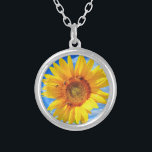 Sonnenblumen und Bienen Versilberte Kette<br><div class="desc">Ketten mit gelber Sonnenblume und Bienen am blauen Himmelstag - Anpassbar - oder wählen / Ihr einzigartiges Foto hinzufügen - Bild / Text - Name / Farbe / Schriftart / Größe / mehr - Machen Sie Ihre spezielle Nekklace Geschenk - Größe ändern und verschieben oder entfernen und hinzufügen Bild /...</div>