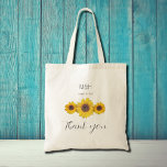 Sonnenblumentrio - Hochzeit Danke Tragetasche<br><div class="desc">Sonnenblumentrio - personalisiert Danke - Tote Bag . Ideal für die Hochzeitsgunst. Drei Sonnenblumen in einer Reihe angeordnet. Einzigartiges Design in der Erntezeit Stimmung. Von Alma Wad .</div>