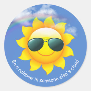 Sonnenbrille auf gelber Sonne am Himmel mit Zitat Runder Aufkleber