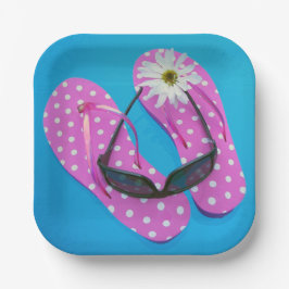 Sonnenbrille auf Polka-Dot-Flip-Flops Pappteller