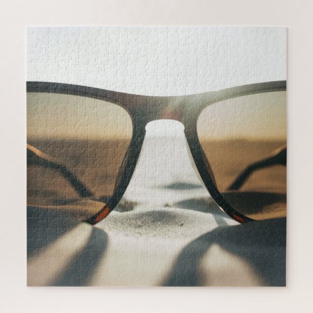 Sonnenbrille auf Sand Puzzle (Vertikal)