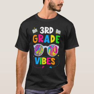 Sonnenbrille Erster Tag der dritten Klasse Vibes T T-Shirt