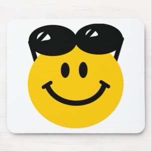 Sonnenbrille gehockt auf Hauptgesicht Mousepad