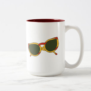 Sonnenbrille in Gelb und Rot auf Tasse