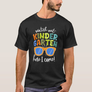 Sonnenbrille Pass auf den Kindergarten auf, hier k T-Shirt