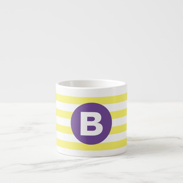Sonnengelb gestreift mit lila Monogramm Espressotasse (Vorderseite)