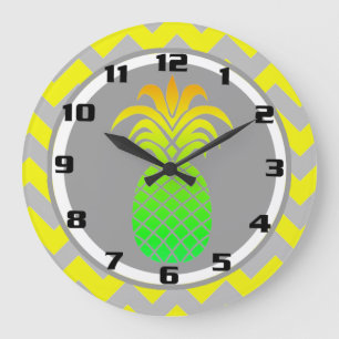 Sonnengelbes und graues Ananas auf Chevron-Muster Große Wanduhr