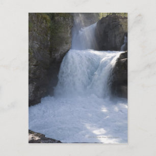 Sonnenlicht auf Wasserfällen auf der Seite eines Postkarte