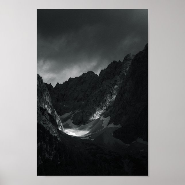 Sonnenlicht durch dunkle Wolken Poster (Vorne)