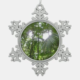 Sonnenlicht durch Regenwaldkanopie tropisches Grün Schneeflocken Zinn-Ornament