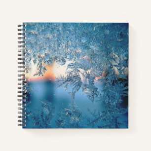 Sonnenlicht durch winterliche gefrorene Scheiben Notizbuch