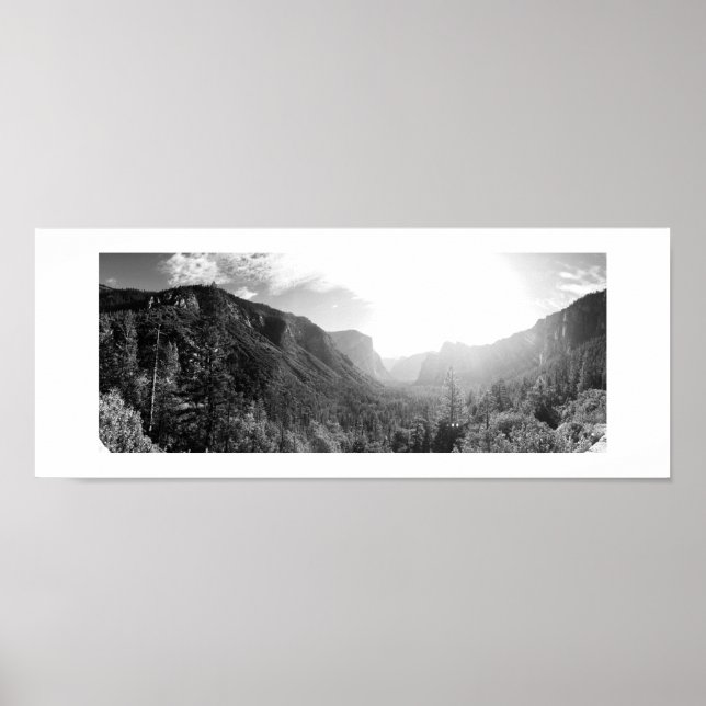 Sonnenlicht im Tal Panorama Schwarz-Weiß Poster (Vorne)