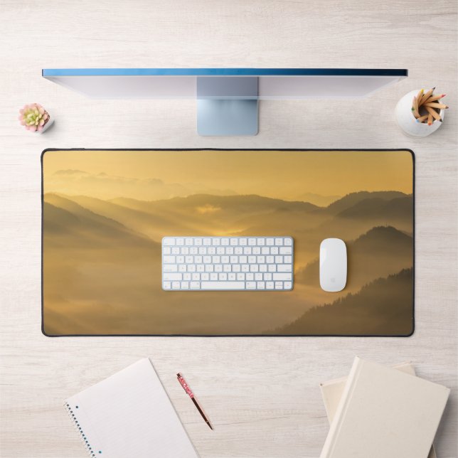 Sonnenlicht strahlt am Nebel Schreibtischunterlage (Büro 1)