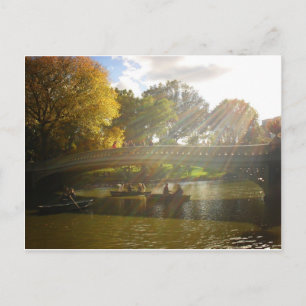 Sonnenlicht und Boote, Bow Bridge, Central Park Postkarte