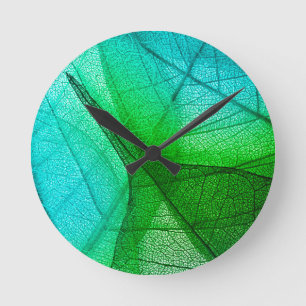 Sonnenlichtfilterung durch transparente Blätter Runde Wanduhr