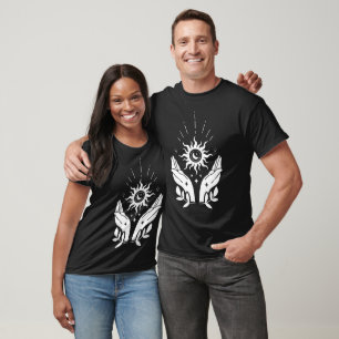 Sonnenmond und Hände T-Shirt