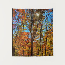 Sonnenschein durch Herbstwald Wandteppich